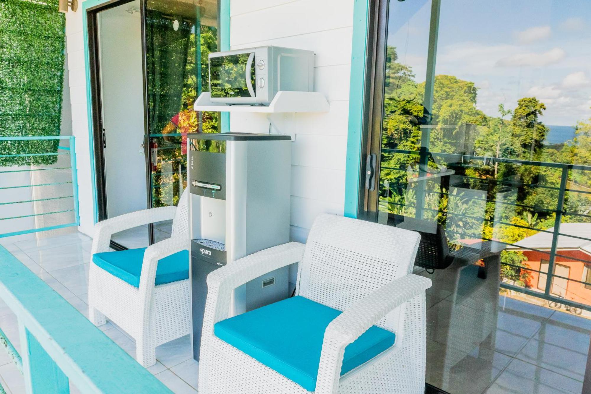 Ocean's Breeze And Aparthotel *