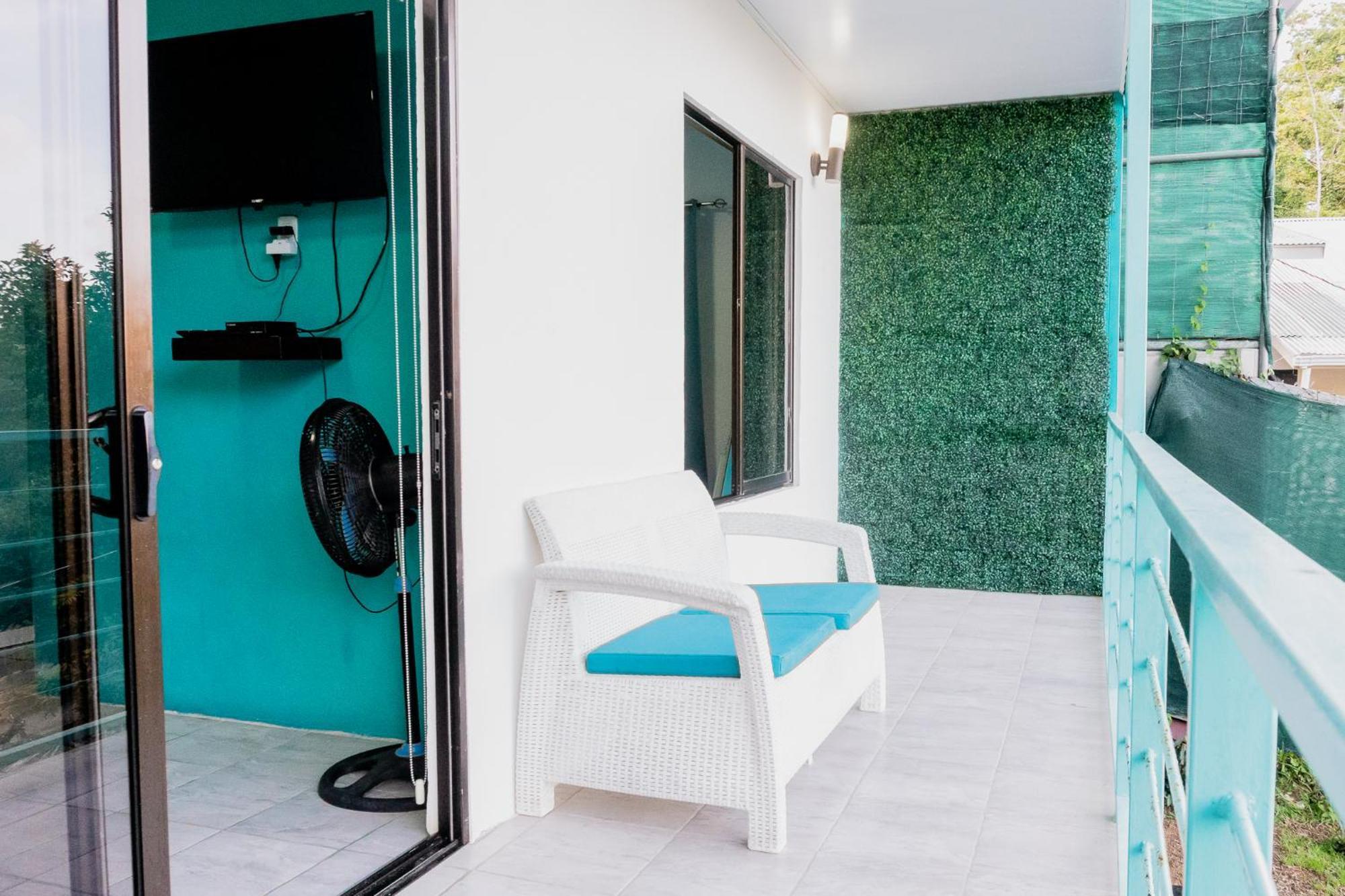 Ocean's Breeze And Aparthotel